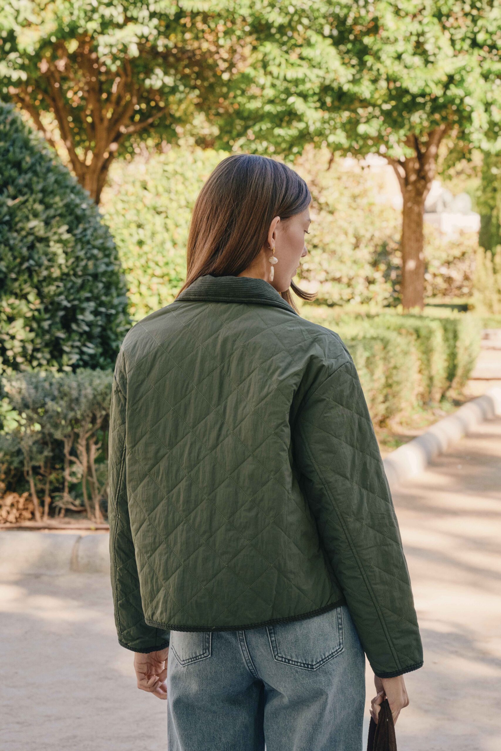 veste-faustine-kaki-sahoma-00005 Veste femme matelassée Faustine vert kaki | Style casual avec doublure imprimée petits carreaux et col revers en velours côtelé marron | Sahoma